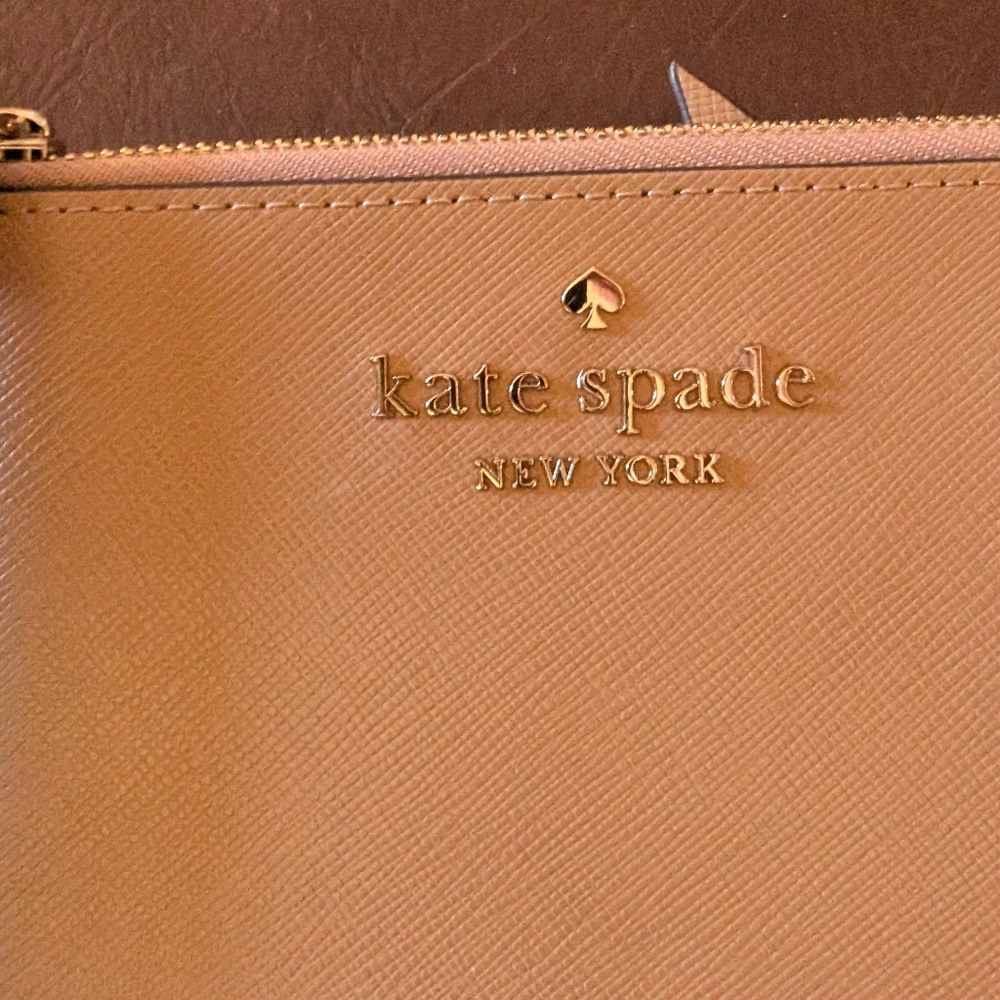 New Kate Spade Light Fawn Medium Cameron Wristlet - Picture 3 of 6